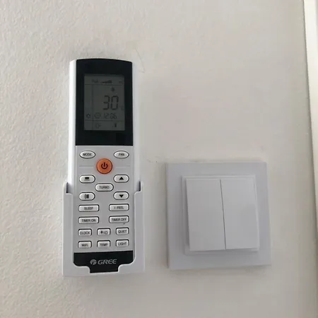 555 * 特拉夫尼克